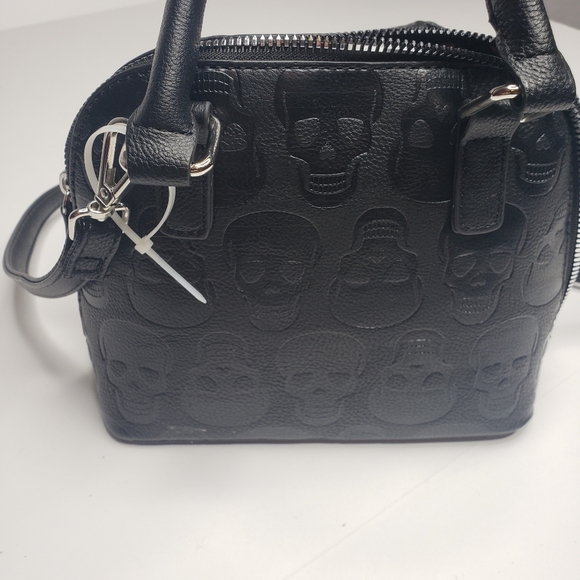 betsey johnson embossed skull purse
